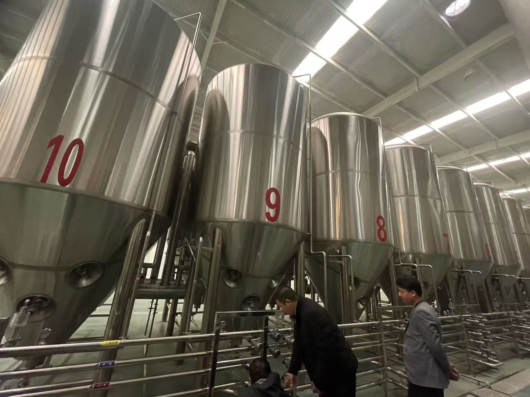 察布查尔精酿啤酒设备厂—平面布置、设备设计、制造、调试、培训等一条龙服务